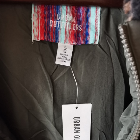 URBAN OUTFITTERS UO Patterned Fleece Hooded Jacket - NWT (L) - Picture 8 of 16